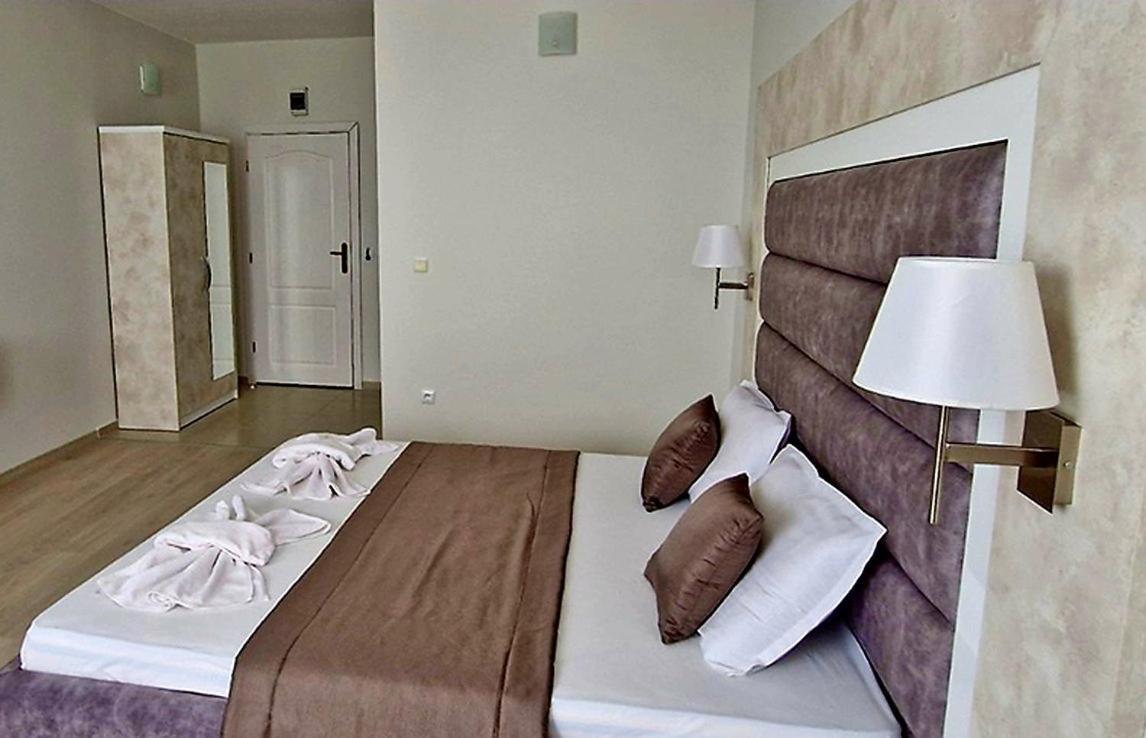 Hotel Амон Ра à Primorsko Extérieur photo